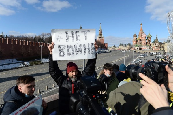 Russians protesting against the war.How blessed are the peacemakers